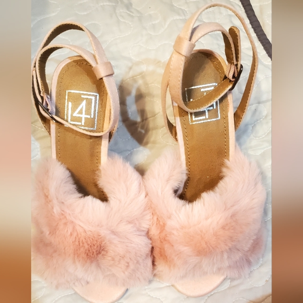New L4L By Lust For Life Faux Fur Pink  Heels
